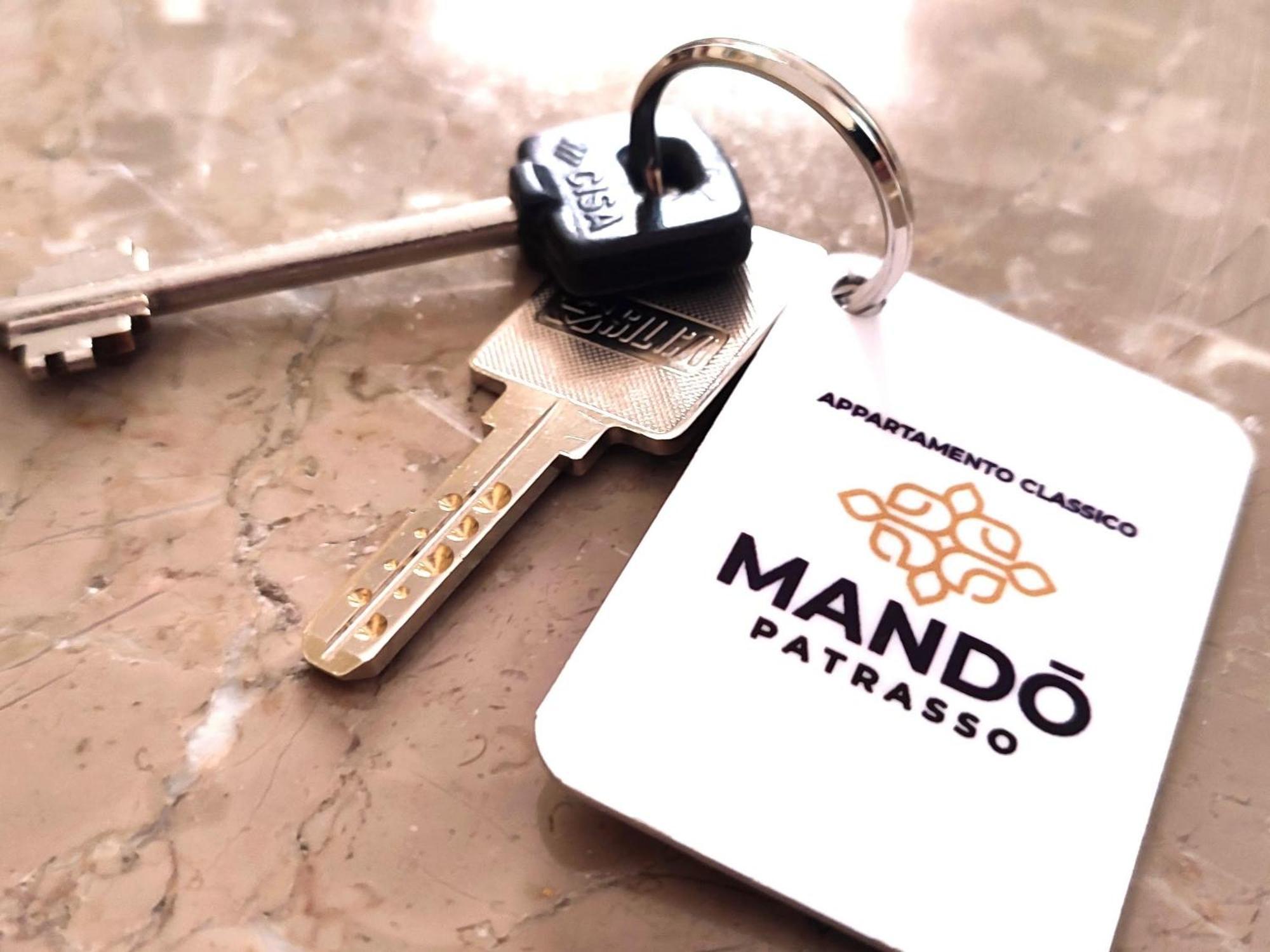 Mando Patrasso - Classical Apartment In The Center Of Patras With Free Parking المظهر الخارجي الصورة
